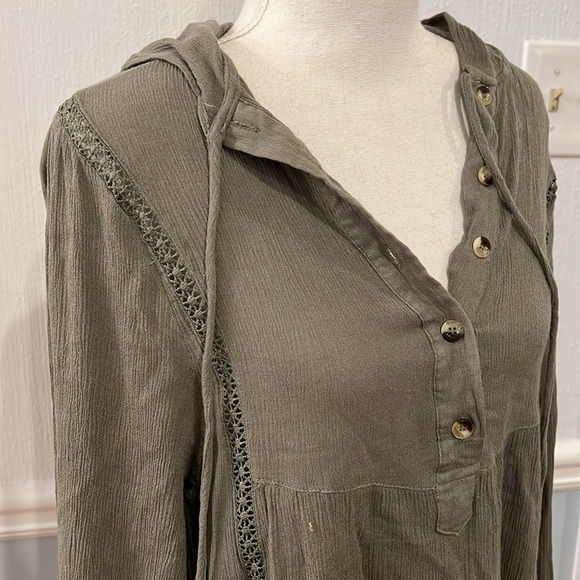 LIKE NEW ARMY GREEN LONG SLEEVE LOOSE BLOUSE WITH HOOD - SIZE SMALL - Picture 2 of 8